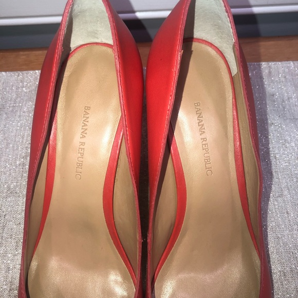 BANANA REPUBLIC/ red toe pointed leather heels - Picture 7 of 11